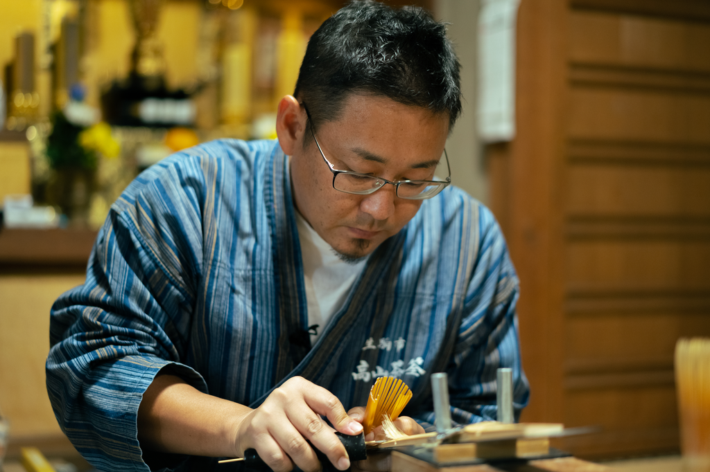 Shin Kazuho Chasen in Kuro Bamboo (Green/Gold String)