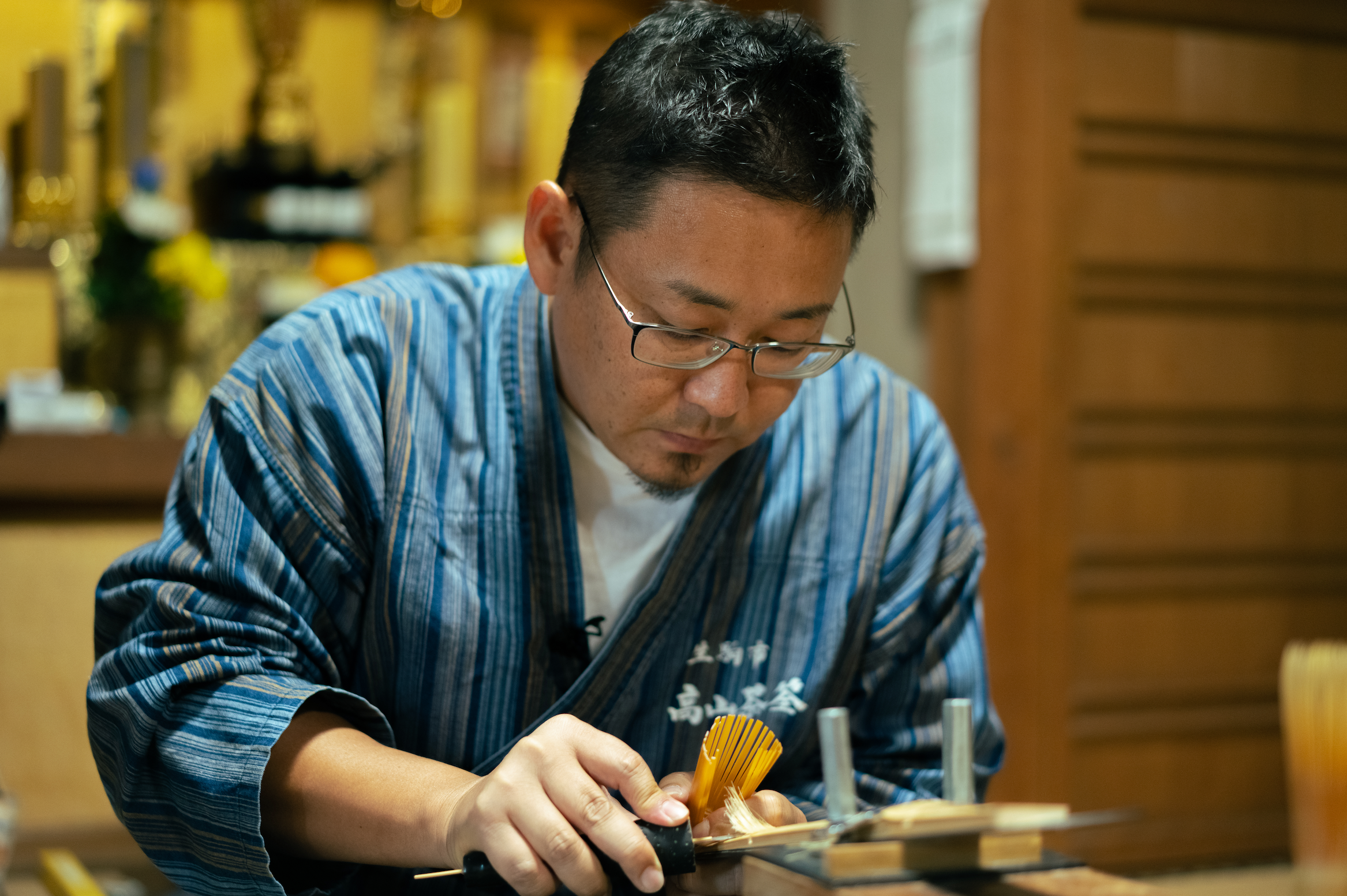 Shin Kazuho Chasen in Kuro Bamboo (Green/Gold String)